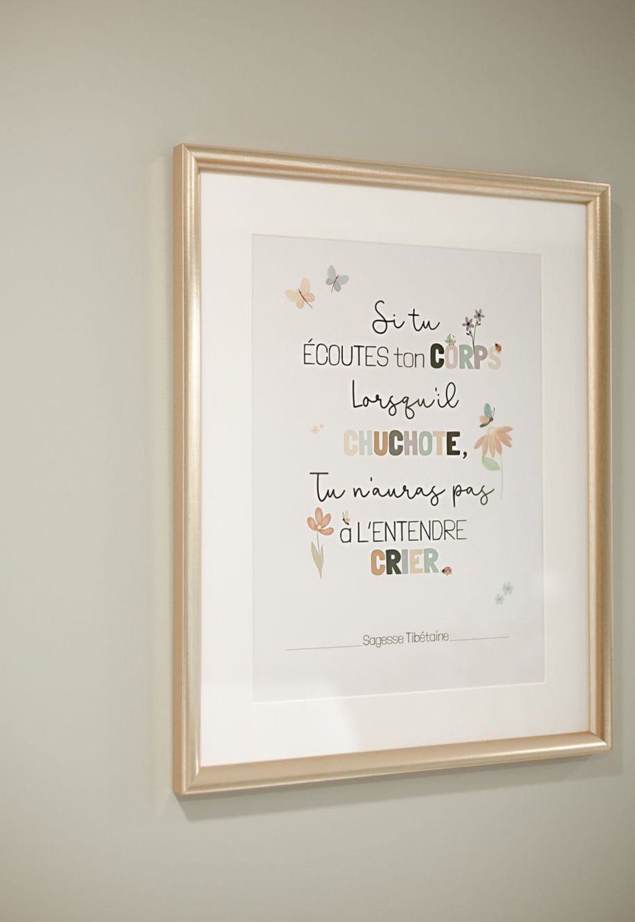 Cadre avec comme texte écrit : si tu écoutes ton corps lorsqu'il chuchote, tu n'auras pas à l'entendre crier